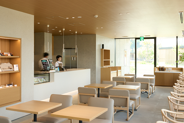 AGURI FRONT CAFE内観