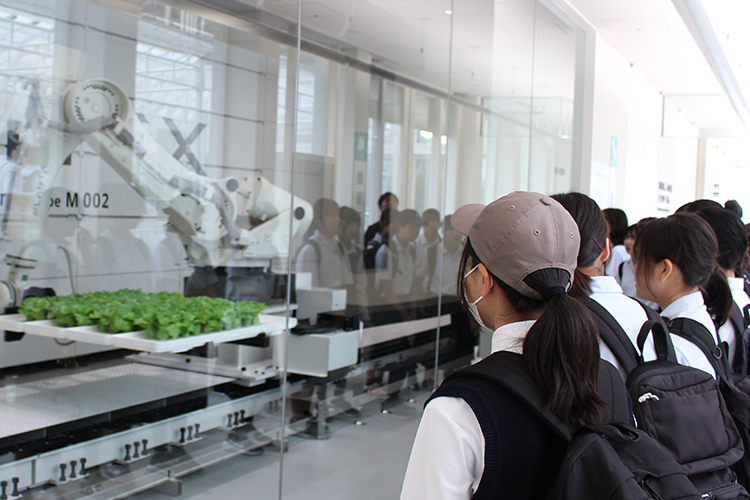 TECH LABの見学の様子