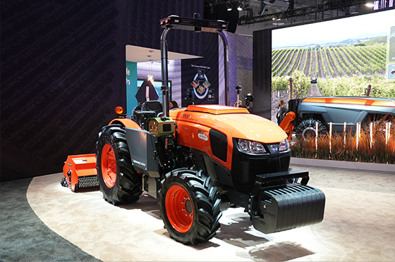 トラクタ「Autonomous M5 Narrow」の展示
