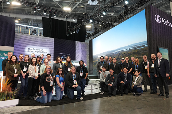 CES2026に出展したクボタのグローバルチームの集合写真
