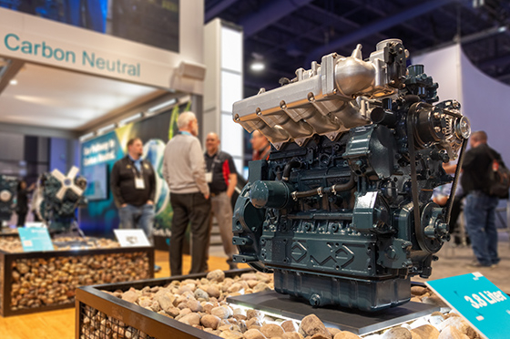 海外の展示会で展示されているクボタが開発を進める3.8L水素エンジン