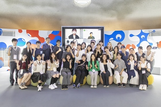 キッズデザインSDGsアイデアソン2025の参加者全員による記念撮影