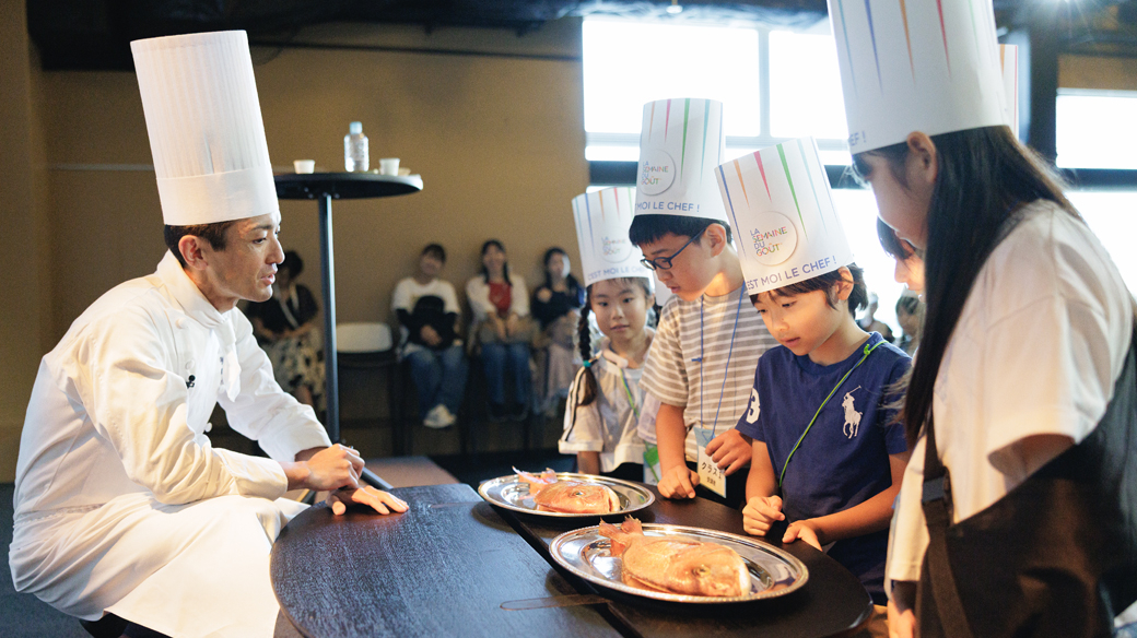 万博会場で特別開催された、味覚の授業に参加する子どもたち