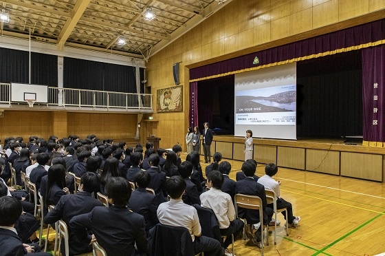 体育館での1限目の授業の様子
