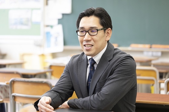 学年主任の村上玲先生
