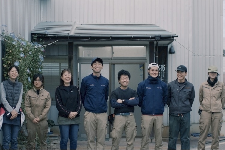新潟県の農事組合法人 濁川生産組合 代表理事田村雄太郎さんと従業員の皆さん