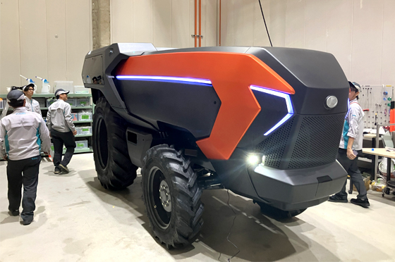 開発中のオートノマスFCトラクタ