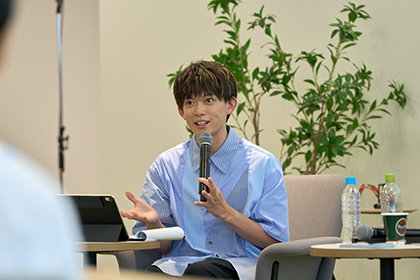 ファシリテーターの松丸亮吾さん