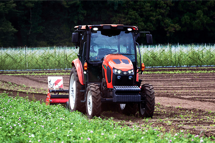 ほ場内で無人で作業を行う遠隔監視対応の新型アグリロボトラクタ
