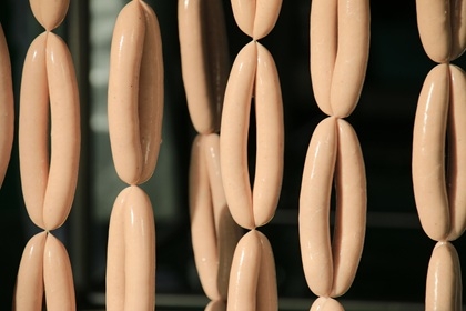 吊されたソーセージ