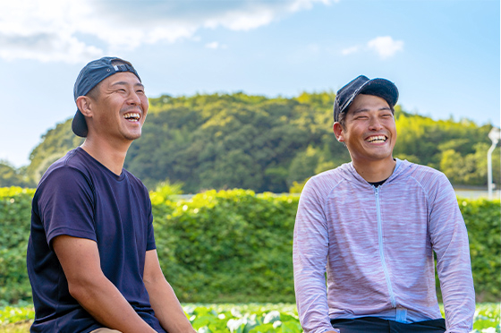 満面の笑みで取材に応じる川本圭悟さんと和田祐也さん