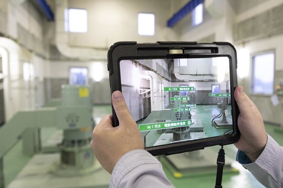 タブレットに映したHoloLens2の表示画面 