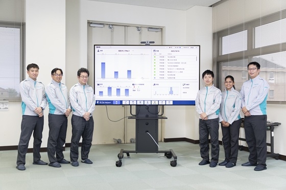 利根備前島水質浄化センターの実証実験に携わるKKEおよびクボタの社員 