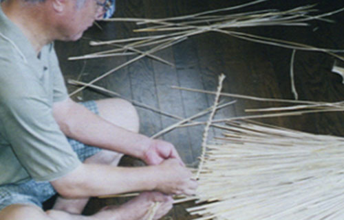 稲と衣 生活には欠かせない藁を使った衣料品 稲と衣食住 稲作の歴史 クボタのたんぼ 学んで楽しい たんぼの総合情報サイト