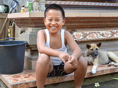 少年と子犬